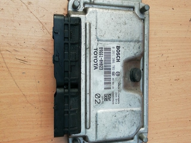 Toyota Aygo 2005-2014 900 cm3 benzin motorvezérlő  0261208702 , 89661-0H023