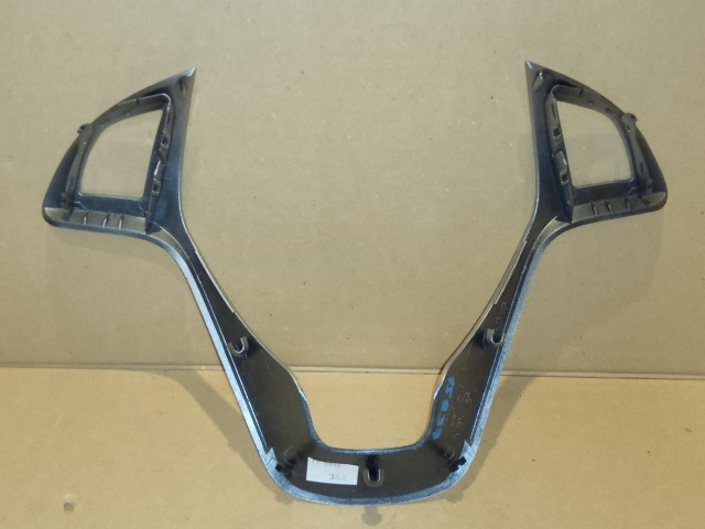 15837 Lancia Delta 70158010 számú,multikormányos kormányközép