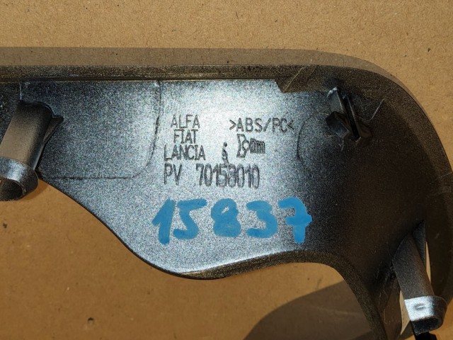 15837 Lancia Delta 70158010 számú,multikormányos kormányközép