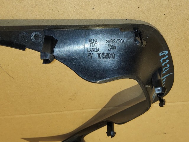 12220 Lancia Delta 70158010 számú, multikormányos kormányközép