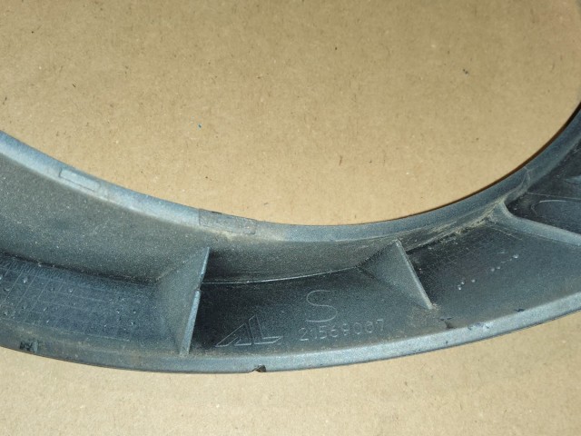 85537 Alfa Romeo MiTo 2008-2018 matt ezüst, bal hátsó lámpa keret a képen látható állapotban!!!