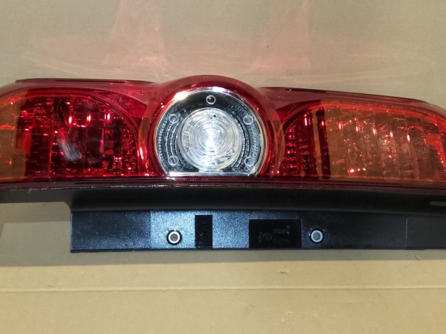 Fiat Doblo 2009-2015 utángyártott új, bal hátsó lámpa felnyíló raktérajtós kivitel 51830565