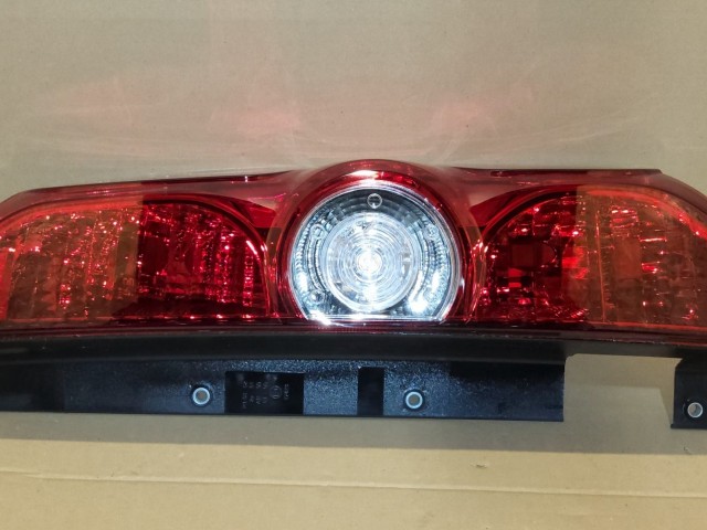 Fiat Doblo 2009-2015 utángyártott új, jobb hátsó lámpa felnyíló raktérajtós kivitelhez 51830564
