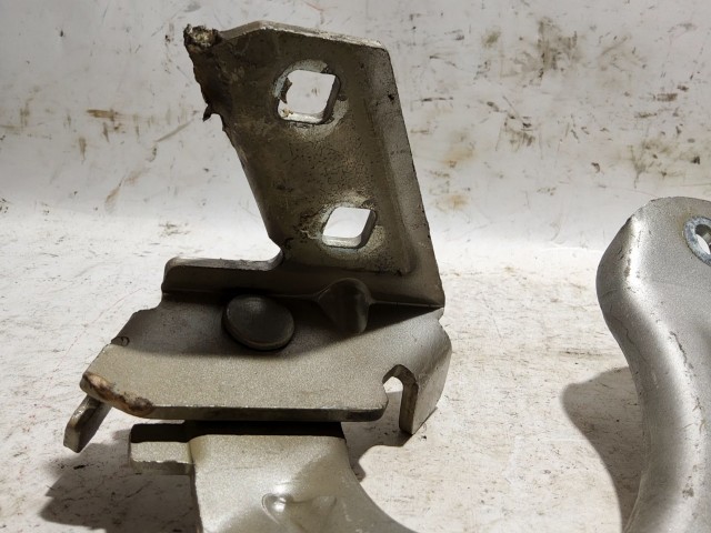 Fiat Multipla II. ezüst színű, jobb oldali motorháztető zsanér