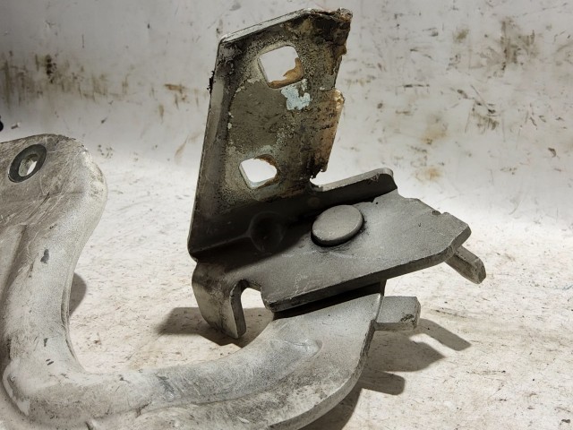 Fiat Multipla II. fehér színű, bal oldali motorháztető zsanér