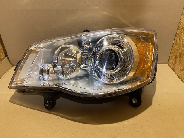 177922 Chrysler Voyager 2011-2015 utángyártott új bal első Xenon fényszóró