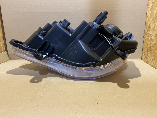 177921 Chrysler Voyager 2011-2015 utángyártott új Jobb első Xenon fényszóró  