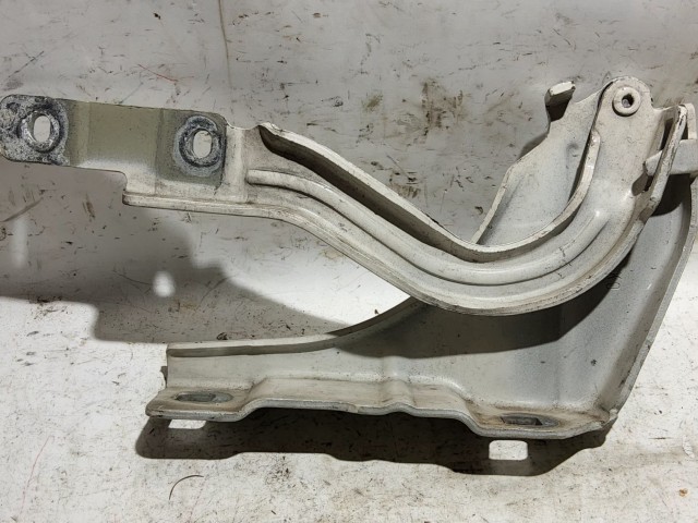 Alfa Romeo Mito fehér színű, jobb oldali motorháztető zsanér