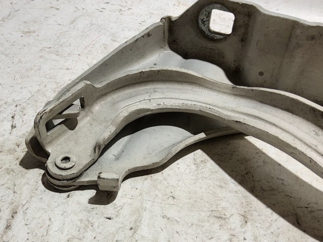 Alfa Romeo Mito fehér színű, jobb oldali motorháztető zsanér