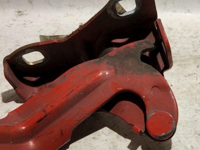 Fiat Stilo piros színű bal oldali motorháztető zsanér