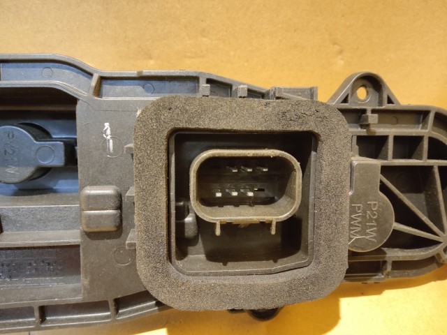 Fiat Doblo IV. 2015-2022 bal hátsó izzó foglalat