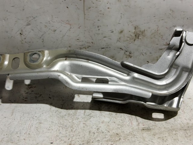 32768 Fiat Bravo 2007-2014 ezüst színű, jobb oldali motorháztető zsanér 51817777