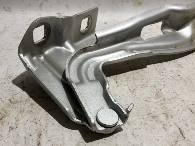 32768 Fiat Bravo 2007-2014 ezüst színű, jobb oldali motorháztető zsanér 51817777