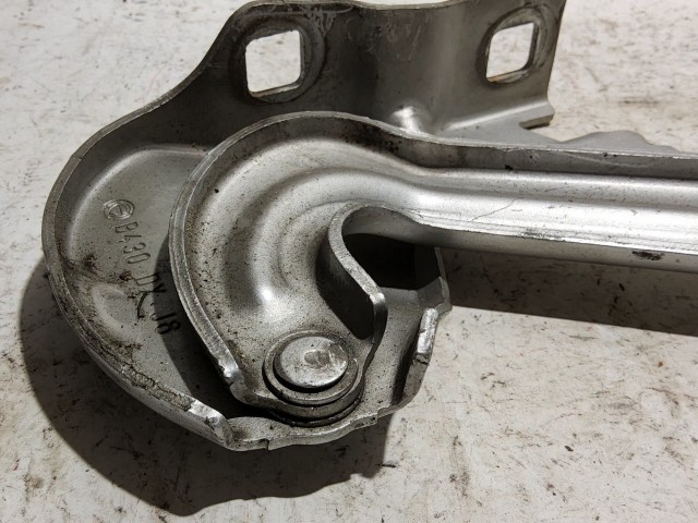 32773 Lancia Delta ezüst színű, jobb oldali motorháztető zsanér 51808867