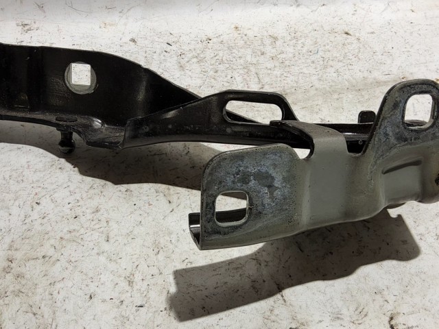 Alfa Romeo Giulietta fekete színű, jobb oldali motorháztető zsanér