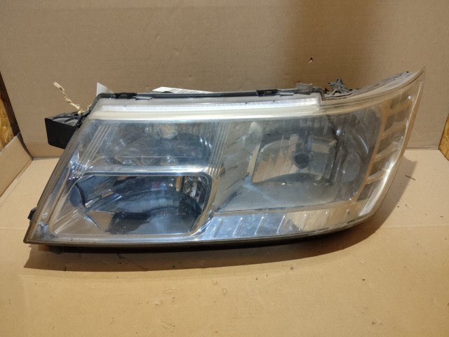 153219 Fiat Freemont 2011-2015 bal első fényszóró a képen látható sérüléssel