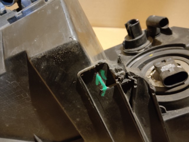 153219 Fiat Freemont 2011-2015 bal első fényszóró a képen látható sérüléssel