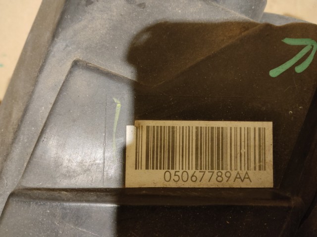 153219 Fiat Freemont 2011-2015 bal első fényszóró a képen látható sérüléssel