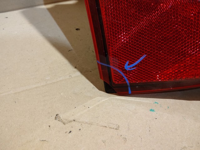 87885 Lancia Voyager 2011-2015 Bal hátsó lámpa a képen látható sérüléssel 05182533AF