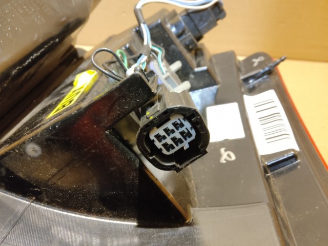 87885 Lancia Voyager 2011-2015 Bal hátsó lámpa a képen látható sérüléssel 05182533AF