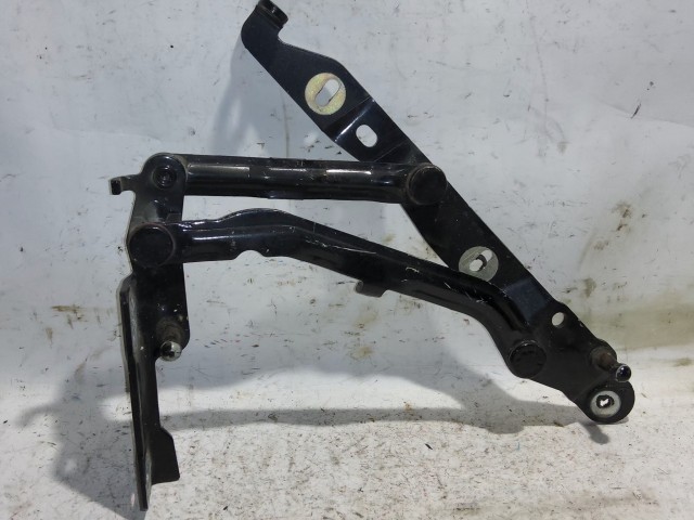 32796 Alfa Romeo 159 szedán fekete színű, bal oldali csomagtér ajtó zsanér 50501013