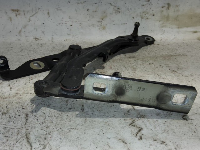 32796 Alfa Romeo 159 szedán fekete színű, bal oldali csomagtér ajtó zsanér 50501013