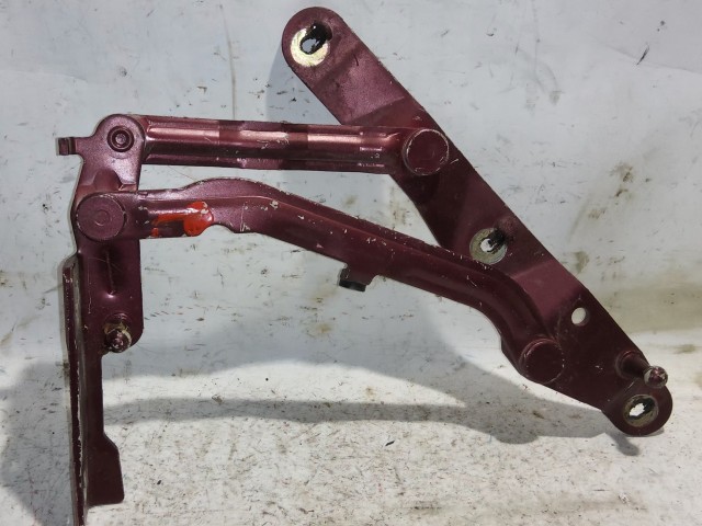 32798 Alfa Romeo 159 szedán bordó színű, bal oldali csomagtér ajtó zsanér 50501013