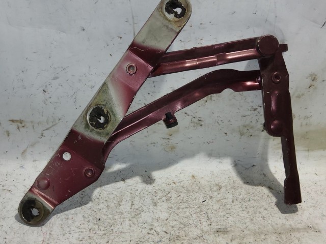 32798 Alfa Romeo 159 szedán bordó színű, bal oldali csomagtér ajtó zsanér 50501013