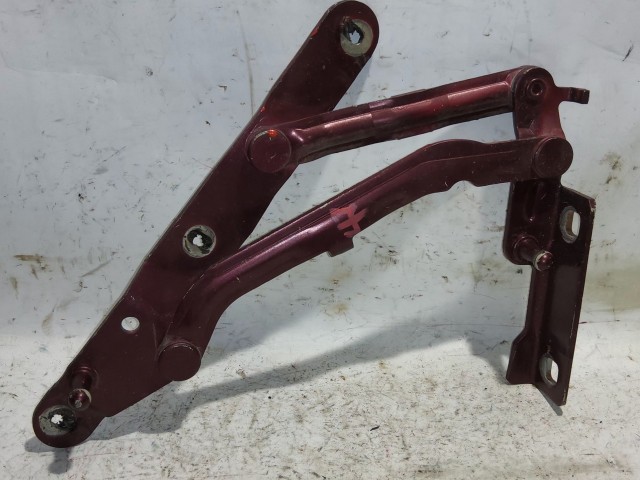 32794 Alfa Romeo 159 szedán bordó színű, jobb oldali csomagtérajtó zsanér 50501012