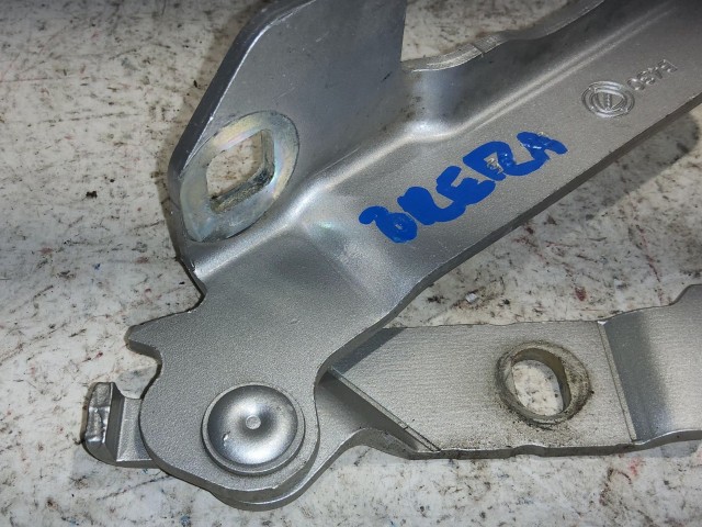 Alfa Romeo 159 ezüst színű, jobb oldali motorháztető zsanér