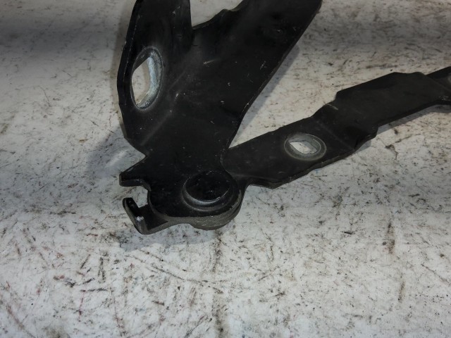 Alfa Romeo 159 fekete színű, jobb oldali motorháztető zsanér 50508645