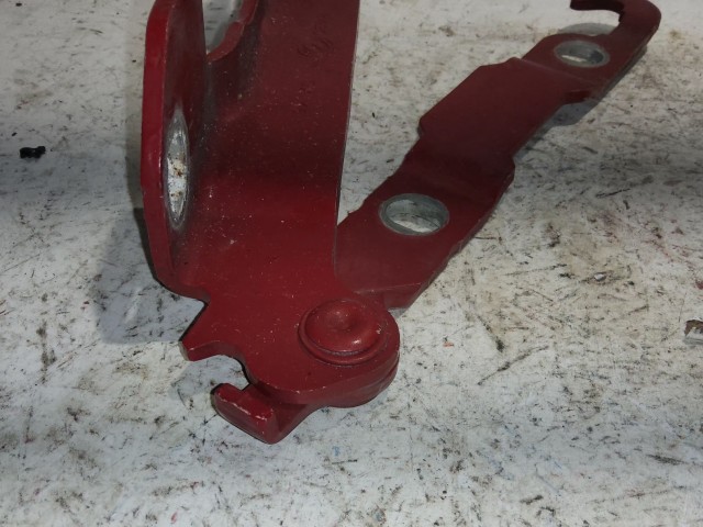 Alfa Romeo 159 piros színű, jobb oldali motorháztető zsanér