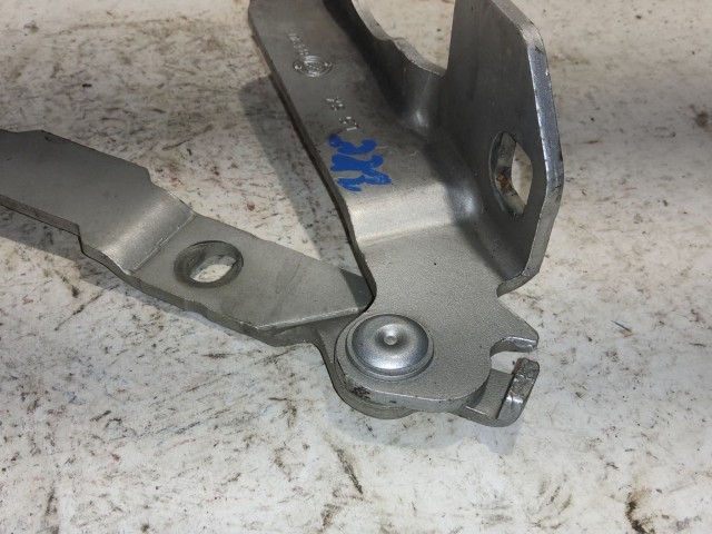 Alfa Romeo 159 ezüst színű, bal oldali motorháztető zsanér