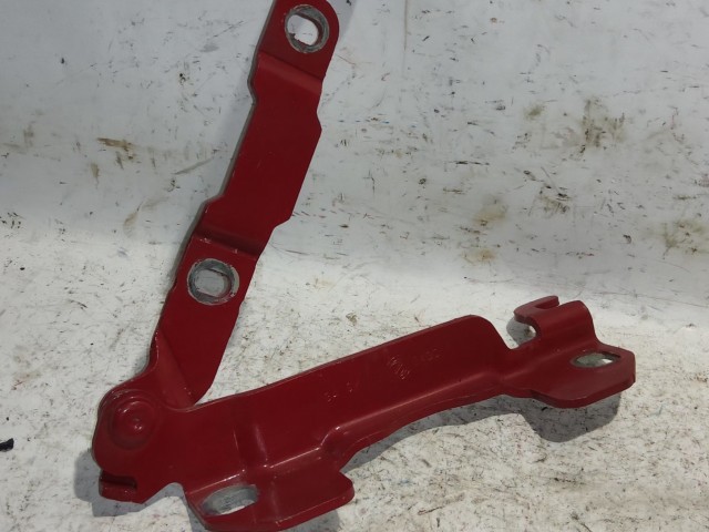 Alfa Romeo 159 piros színű, bal oldali motorháztető zsanér