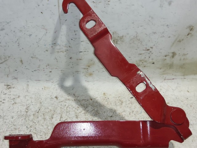 Alfa Romeo 159 piros színű, bal oldali motorháztető zsanér