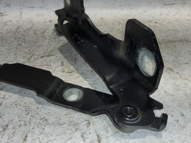 Alfa Romeo 159 fekete színű, bal oldali motorháztető zsanér 50508646