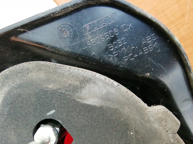 158553 Lancia Musa 2004-2007 jobb hátsó lámpa, a képen látható sérüléssel 46829508