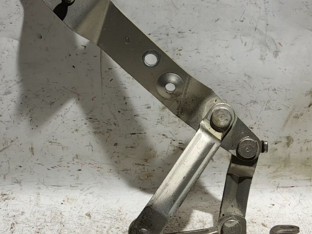 Alfa Romeo Gt ezüst színű, jobb oldali csomagtér ajtó zsanér