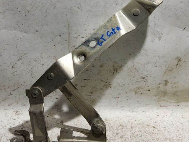 Alfa Romeo Gt ezüst színű, jobb oldali csomagtér ajtó zsanér