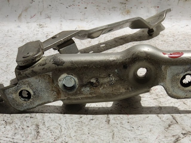 Alfa Romeo Gt ezüst színű, jobb oldali csomagtér ajtó zsanér