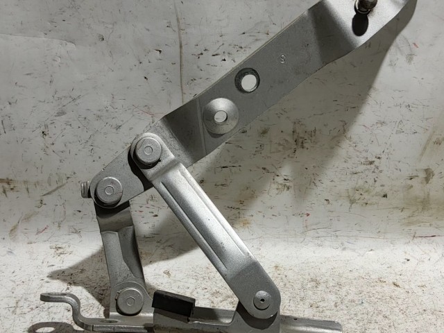 Alfa Romeo Gt ezüst színű, bal oldali csomagtér ajtó zsanér