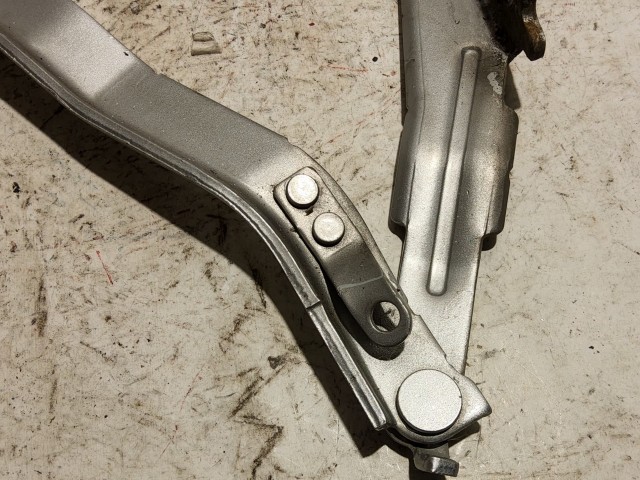 Lancia Phedra ezüst színű, bal oldali motorháztető zsanér