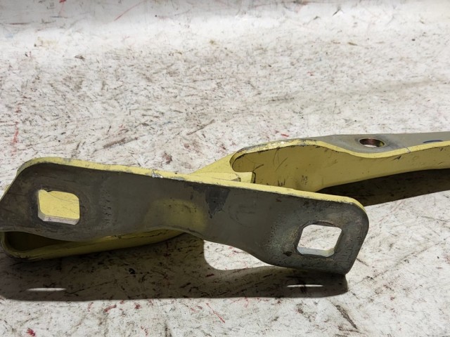 Fiat Doblo 2000-2009 sárga színű, bal oldali motorháztető zsanér 46782384