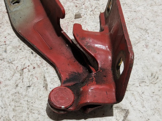 Fiat Doblo 2000-2009 piros színű, bal oldali motorháztető zsanér 46782384