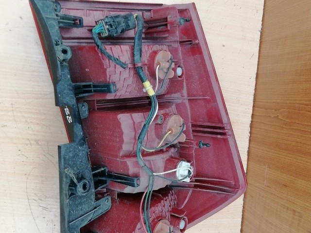 158559 Kia Carens II. 2006-2013  Jobb hátsó lámpa, a képen látható sérüléssel 92402-1D0