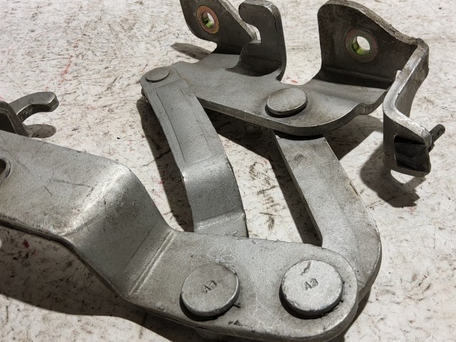 Lancia Thesis ezüst színű, bal  oldali motorháztető zsanér