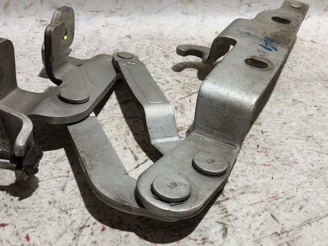 Lancia Thesis ezüst színű, jobb oldali motorháztető zsanér