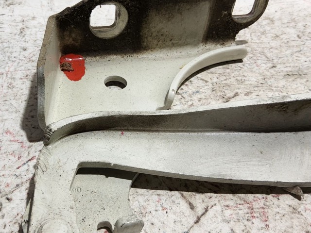 Fiat Linea fehér színű, jobb oldali motorháztető zsanér