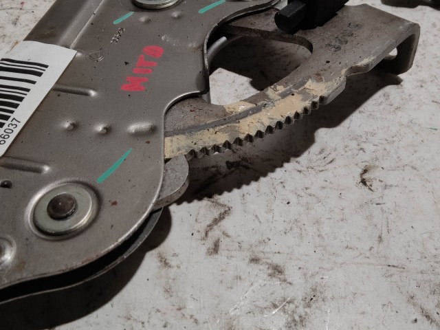 Alfa Romeo MiTo 2008-2018 Kézifék kar 735410257