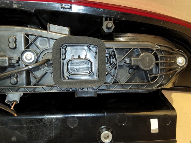Fiat Doblo 2009-2015, Opel Combo D jobb hátsó lámpa, kettényíló hátsó ajtós kivitelhez 51810673  MagnetiMarelli